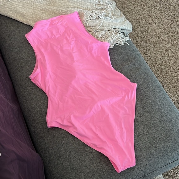 NWOT SKIMS | Sleeveless One Piece Swimsuit - Picture 3 of 8